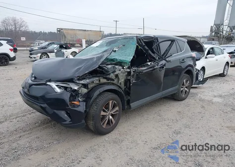 2018 Toyota Rav4 Xle z USA, uszkodzony, nr VIN 2T3RFREV8JW769700